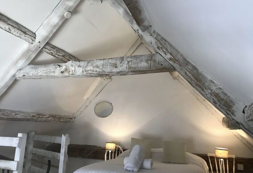 Manor House Mews Rustic Stable Conversion