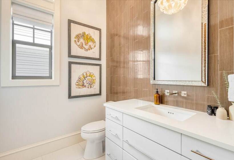 Monarch By Avantstay Stunning Estate 1 Block To Beach, Swim Up Bar, Hot Tub, & Rooftop Views