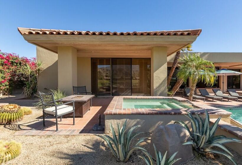 Moonshine By Avantstay Modern & Stylish Estate W/ Bar, Fire Pit & Hot Tub 5 Bd