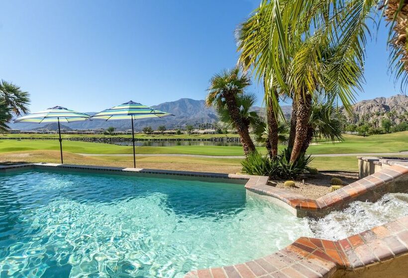 Moonshine By Avantstay Modern & Stylish Estate W/ Bar, Fire Pit & Hot Tub 5 Bd