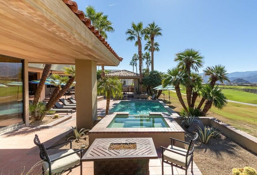 Moonshine By Avantstay Modern & Stylish Estate W/ Bar, Fire Pit & Hot Tub 5 Bd