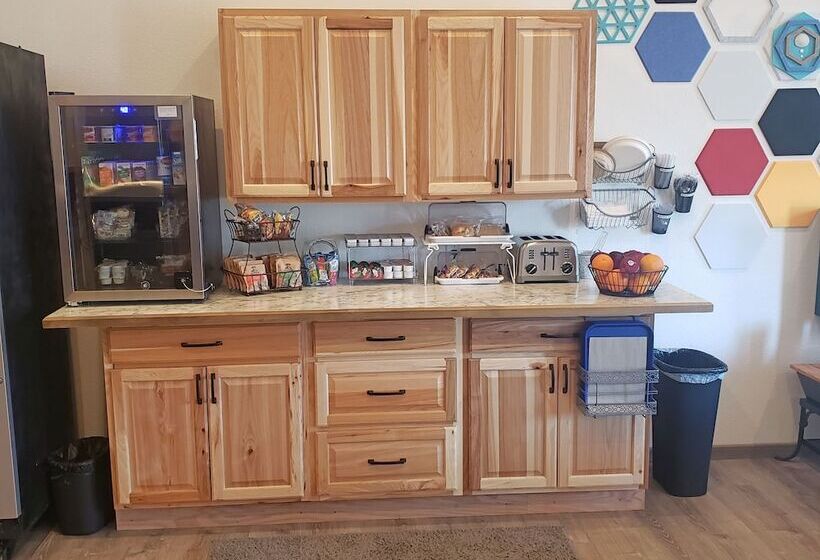 فندق على الطريق The Fireside Inn