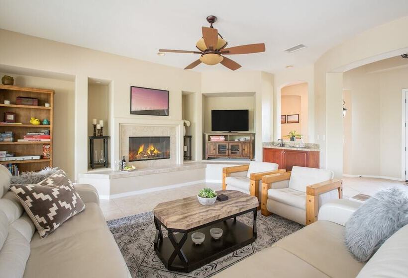 Palisades By Avantstay Gorgeous Backyard W/ Pool, Spa & Games