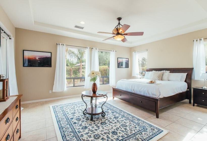 Palisades By Avantstay Gorgeous Backyard W/ Pool, Spa & Games