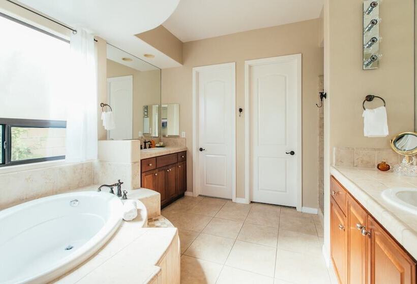 Palisades By Avantstay Gorgeous Backyard W/ Pool, Spa & Games