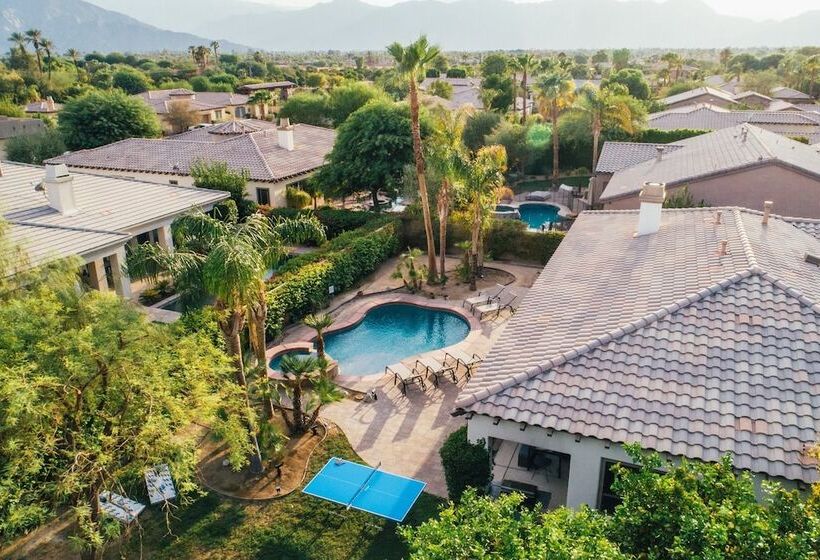 Palisades By Avantstay Gorgeous Backyard W/ Pool, Spa & Games