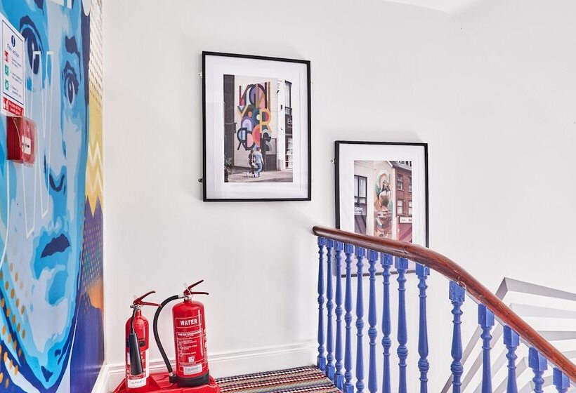 פנסיון Forty Four North