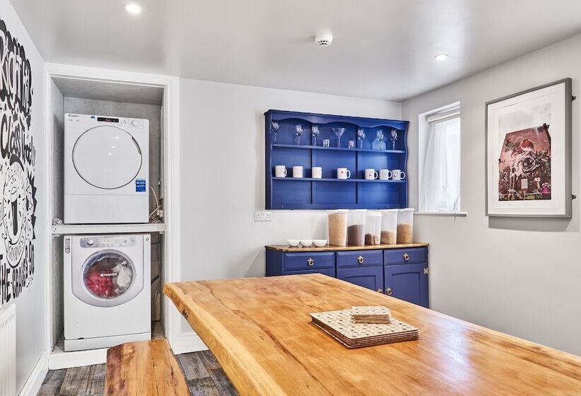 פנסיון Forty Four North