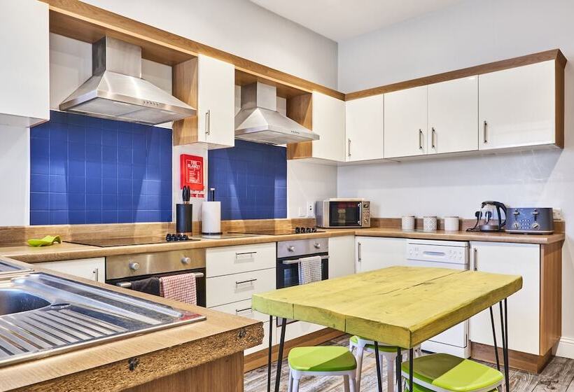 פנסיון Forty Four North