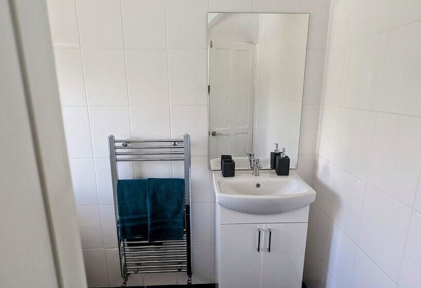 بنسيون Friendly House Newhaven