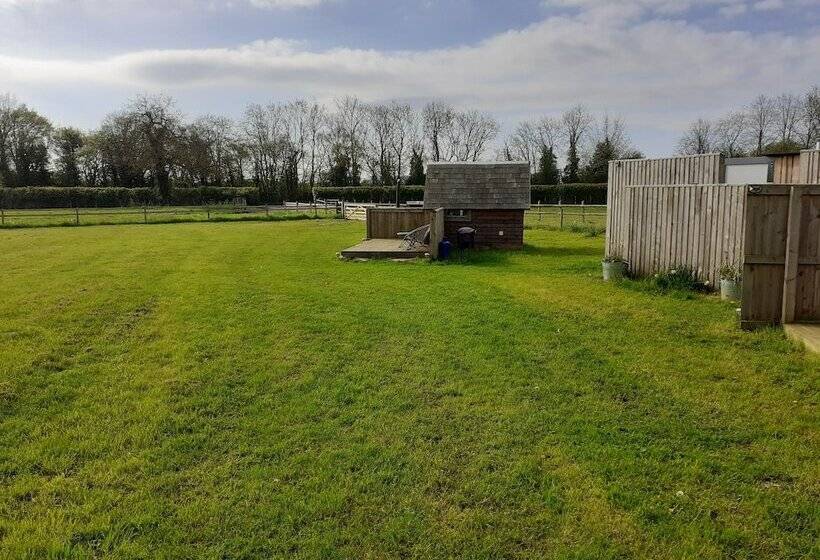 פנסיון Glamping At The Retreat Wiltshire Is Rural Bliss