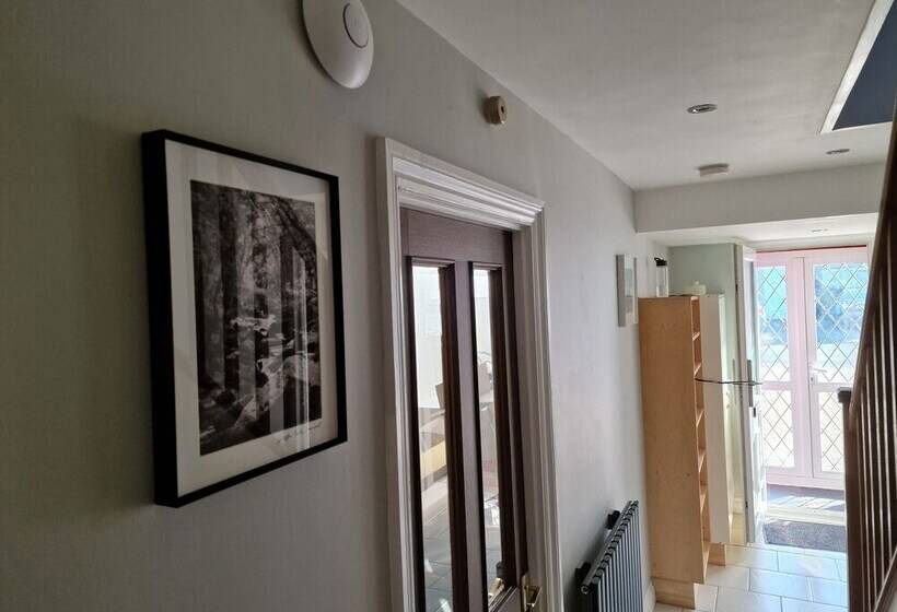 Пансион Lopez Home Crawley