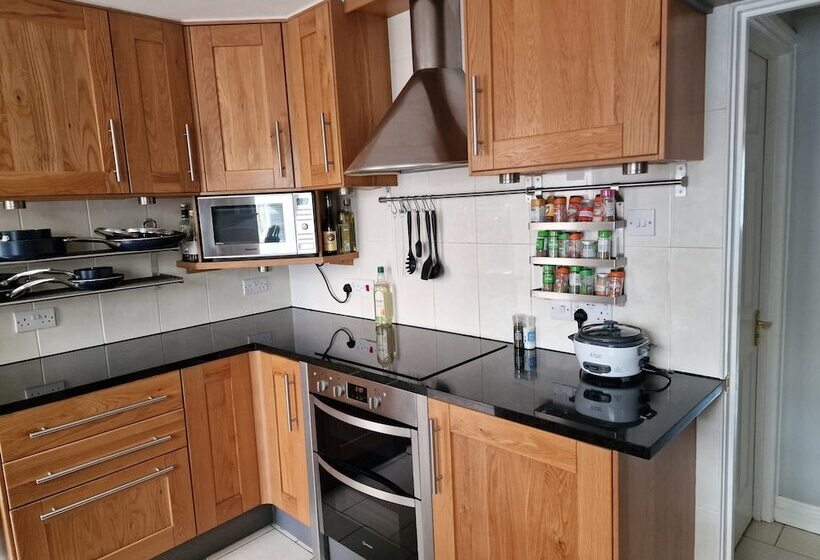 Пансион Lopez Home Crawley