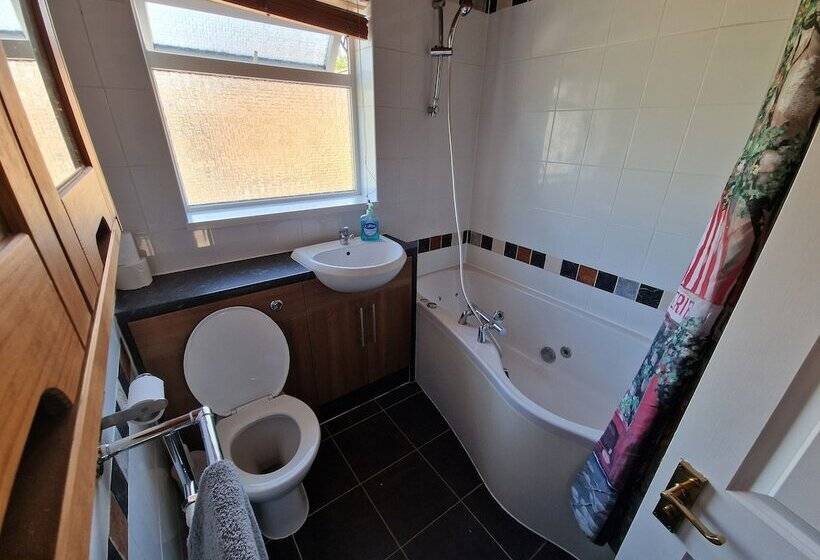 Пансион Lopez Home Crawley