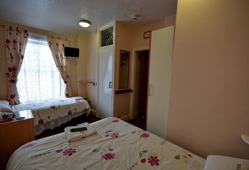 ペンション Shazron