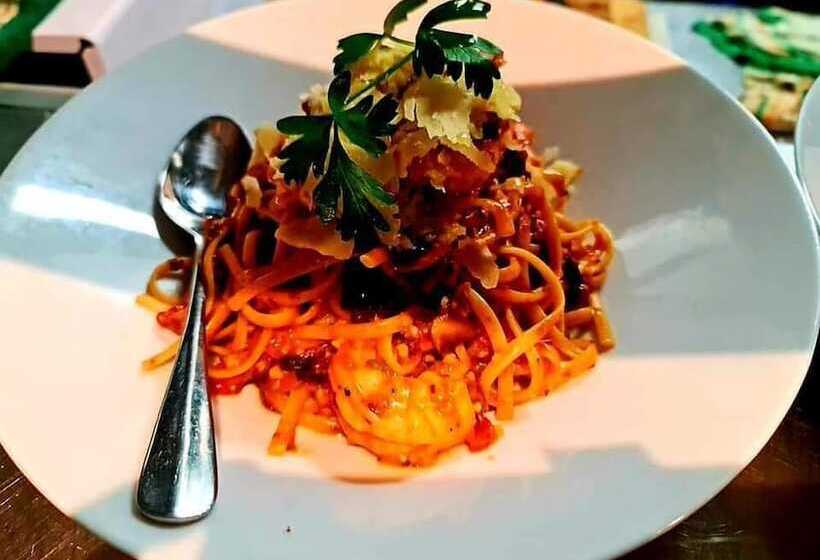 Qure Restaurant & Apartments