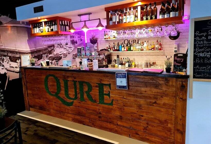 Qure Restaurant & Apartments