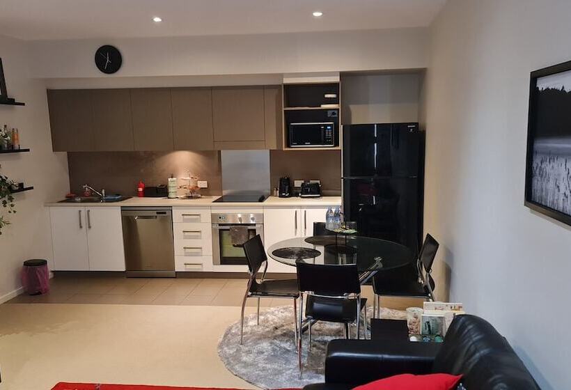 Qure Restaurant & Apartments