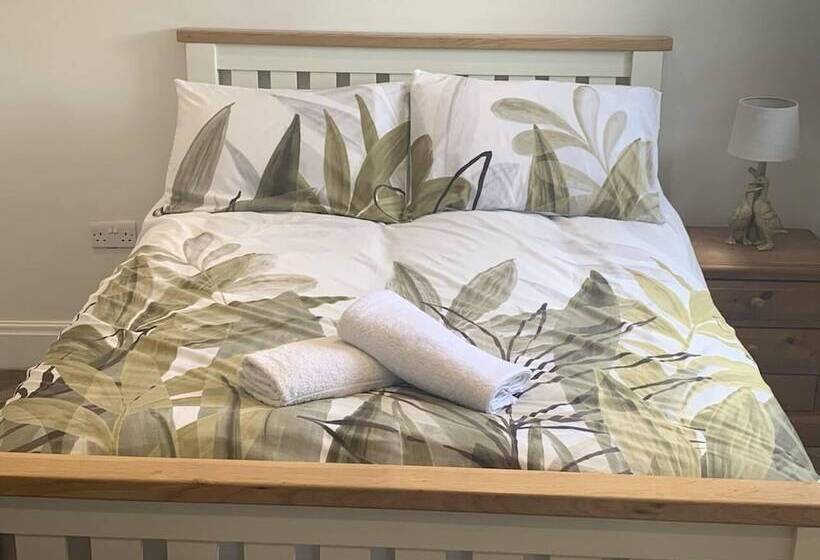 Remarkable 1 Bed Cottage In Chester