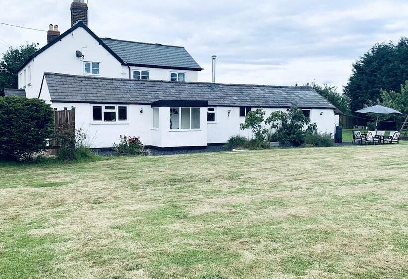 Remarkable 1 Bed Cottage In Chester