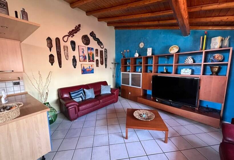 Резиденция Apartment With Terrace Close To Catania, Sicily