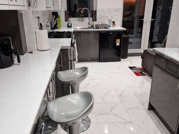 レジデンス Beautiful And Modern House In Gravesend