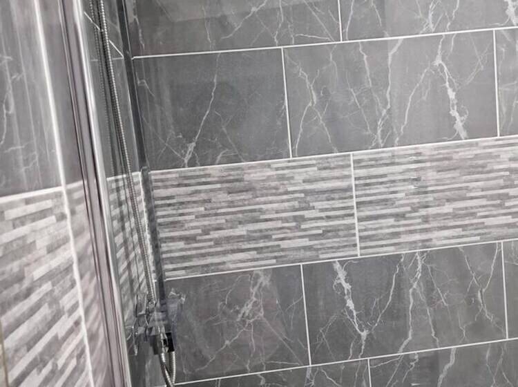 レジデンス Beautiful And Modern House In Gravesend