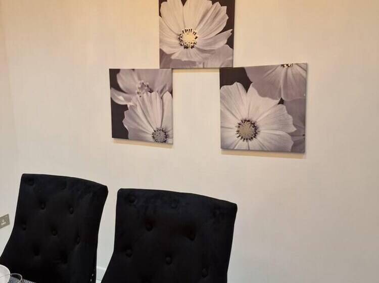 レジデンス Beautiful And Modern House In Gravesend