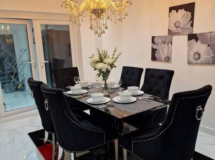 レジデンス Beautiful And Modern House In Gravesend