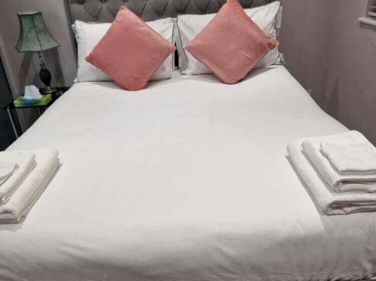 レジデンス Beautiful And Modern House In Gravesend