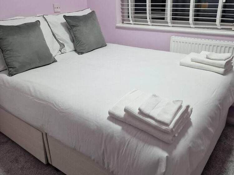 レジデンス Beautiful And Modern House In Gravesend