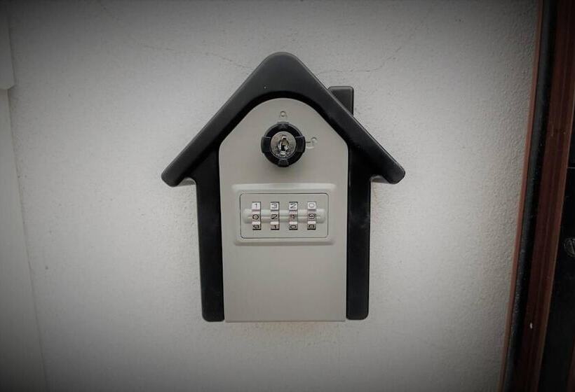 إقامة Charming 5 Bed House In Granja