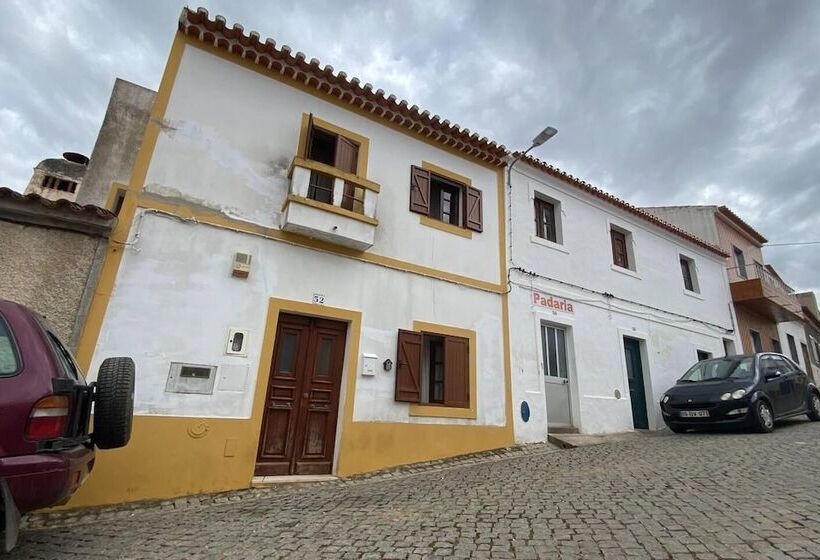 إقامة Charming 5 Bed House In Granja