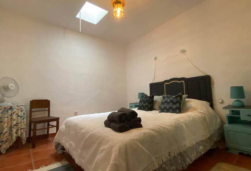 إقامة Charming 5 Bed House In Granja