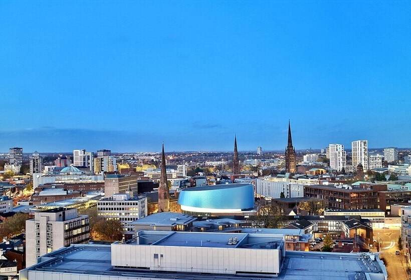 اقامتگاه Comfortable 3 Bed House In Coventry