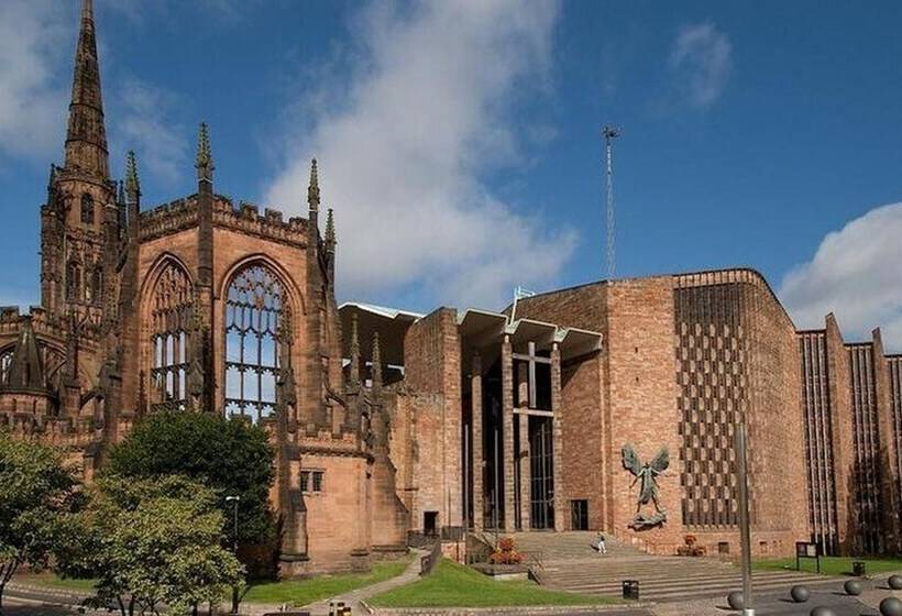 إقامة Comfortable 3 Bed House In Coventry