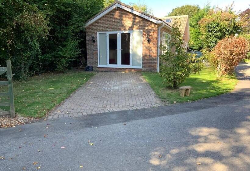 레지던스 Immaculate 2 Bed House In High Wycombe Hp14