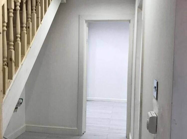 레지던스 Immaculate 2 Bed House In High Wycombe Hp14