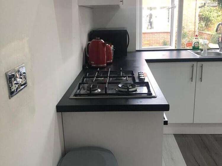 레지던스 Immaculate 2 Bed House In High Wycombe Hp14