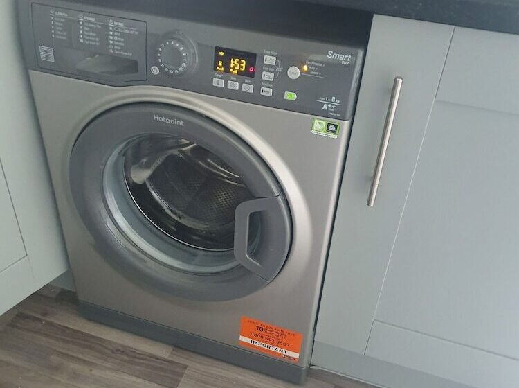 إقامة Immaculate 7 Bed House In Ashton Under Lyne, Ol7