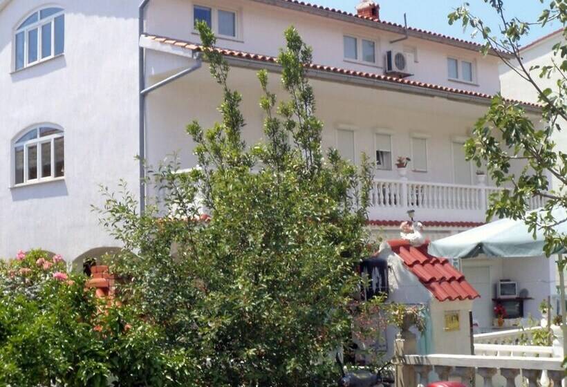 레지던스 Luxurious Seafront Villa In Rab