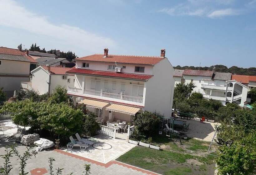 레지던스 Luxurious Seafront Villa In Rab