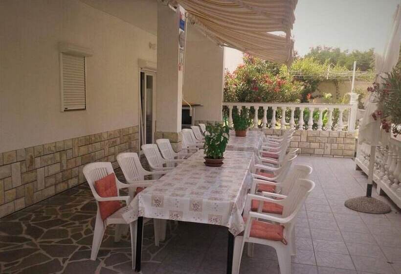 레지던스 Luxurious Seafront Villa In Rab