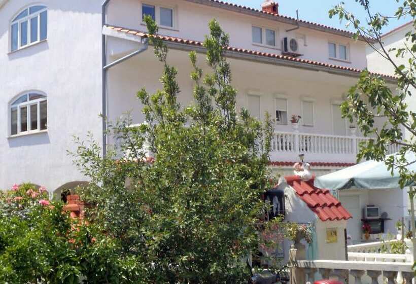 레지던스 Luxurious Seafront Villa In Rab