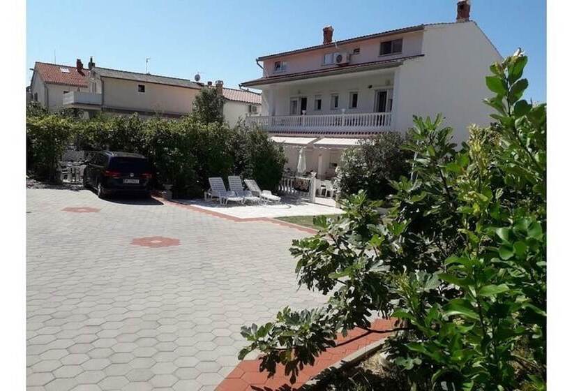 레지던스 Luxurious Seafront Villa In Rab