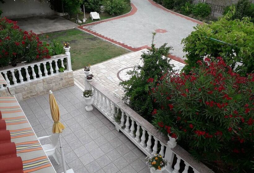 레지던스 Luxurious Seafront Villa In Rab