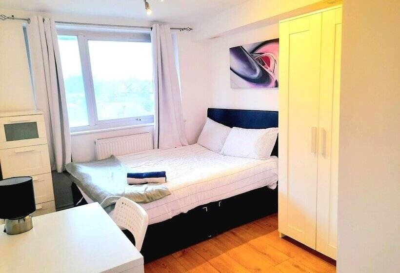 레지던스 Lovely And Spacious House In South London