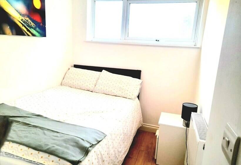 إقامة Lovely And Spacious House In South London