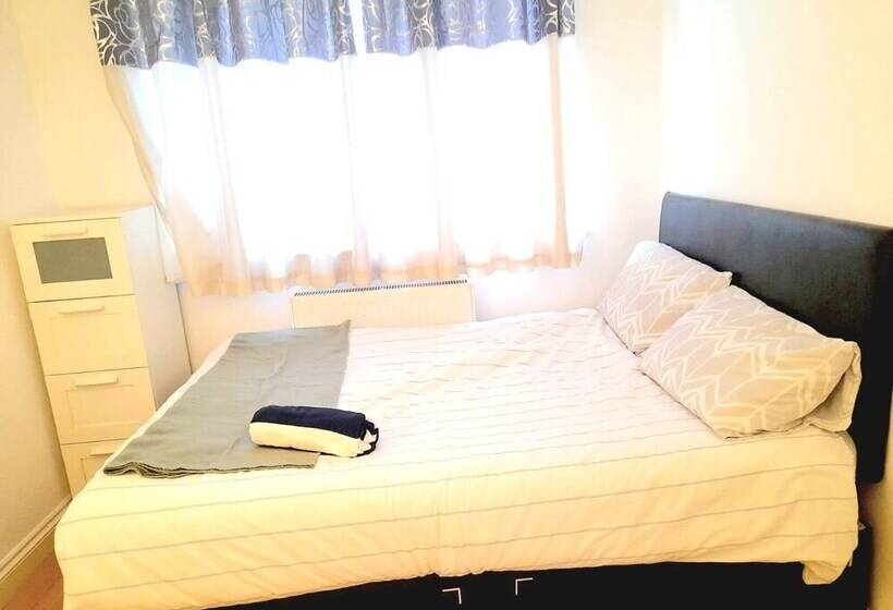 إقامة Lovely And Spacious House In South London