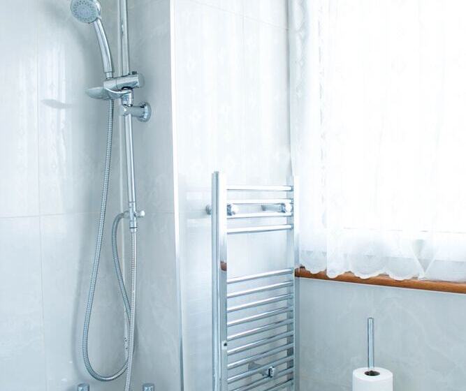 Резиденция Spacious 5 Bed House! Tilbury! Free Parking!